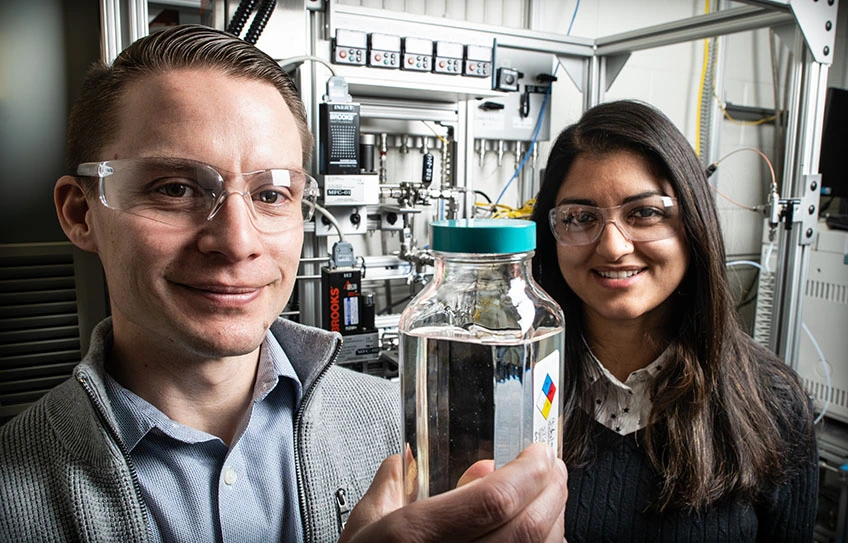 Nabila Huq and Derek Vardon in research lab