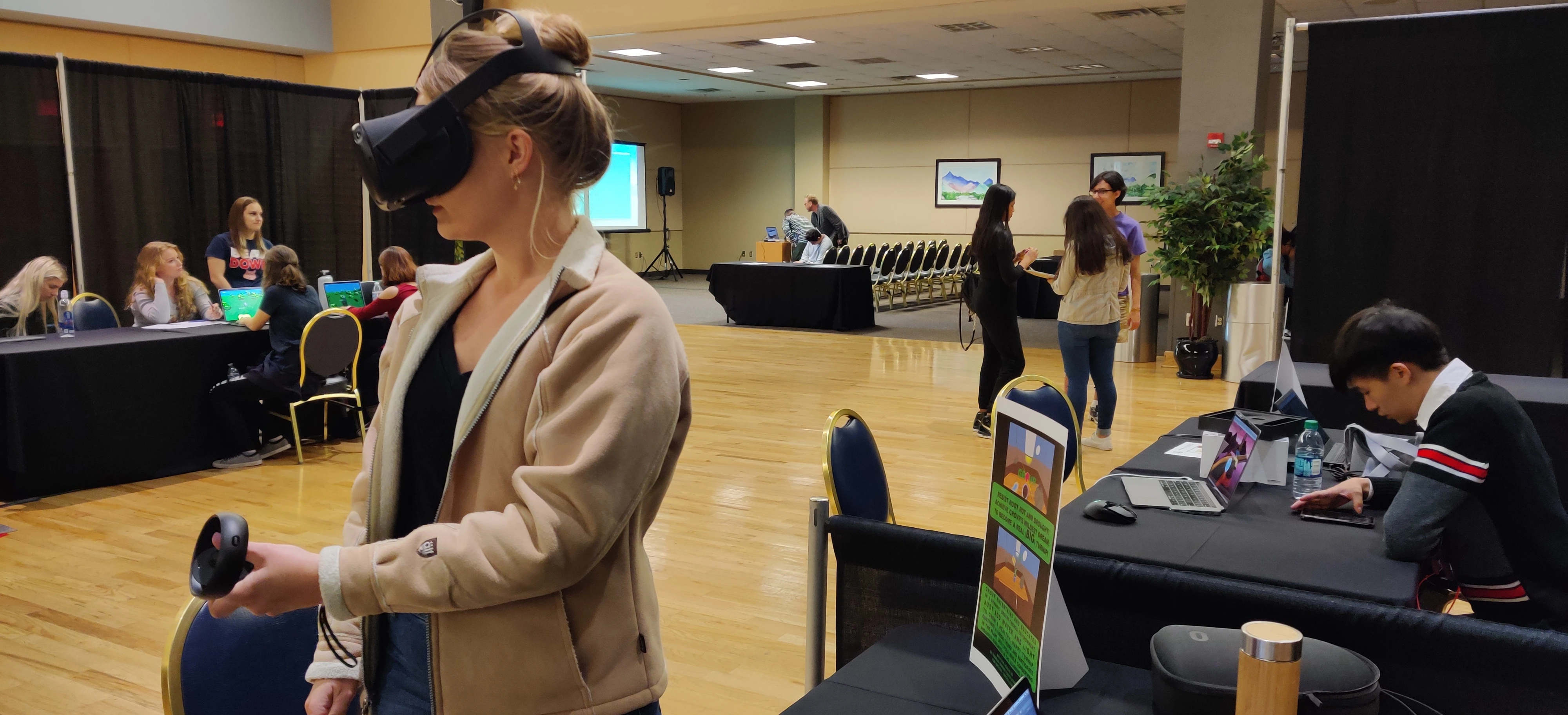 iShowcase Demo of VR glasses