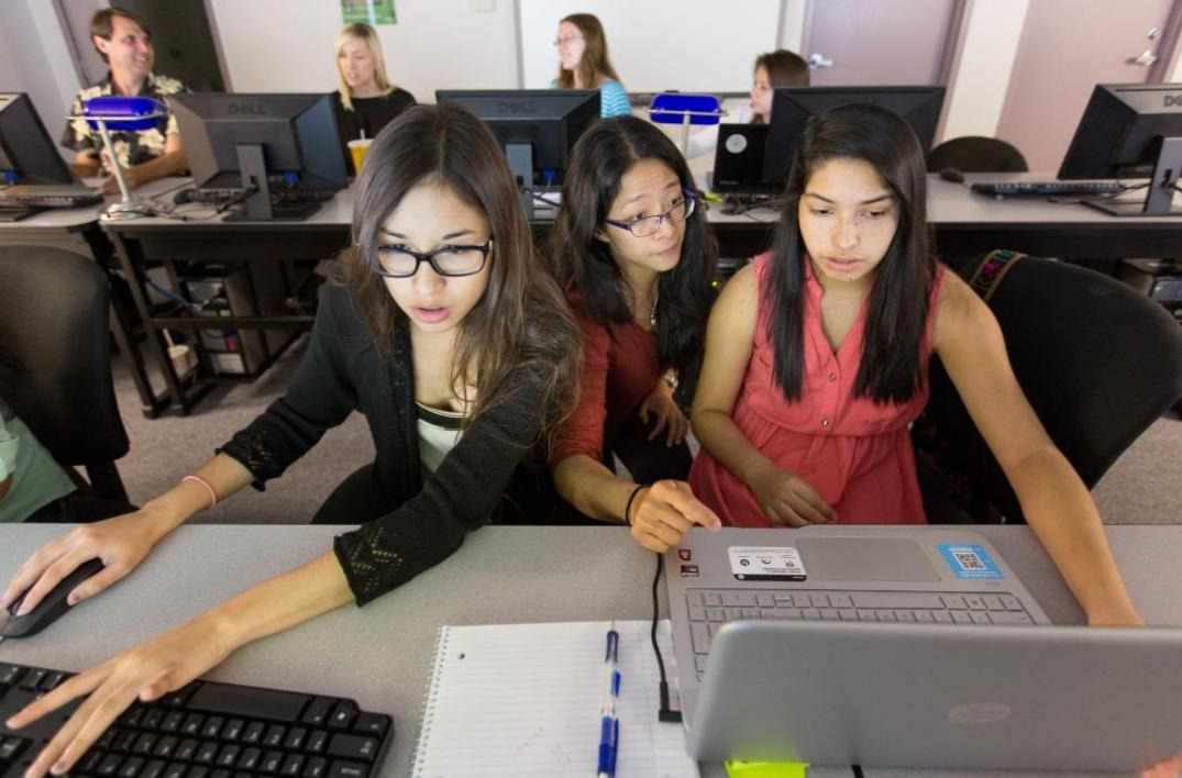 ASU Graduate Fellow Jessica Guo Teaches Coding and Big Data to High School Students