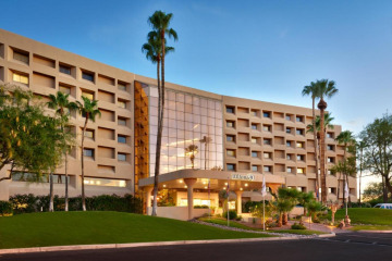 Front entrance of the Hilton Tucson East.